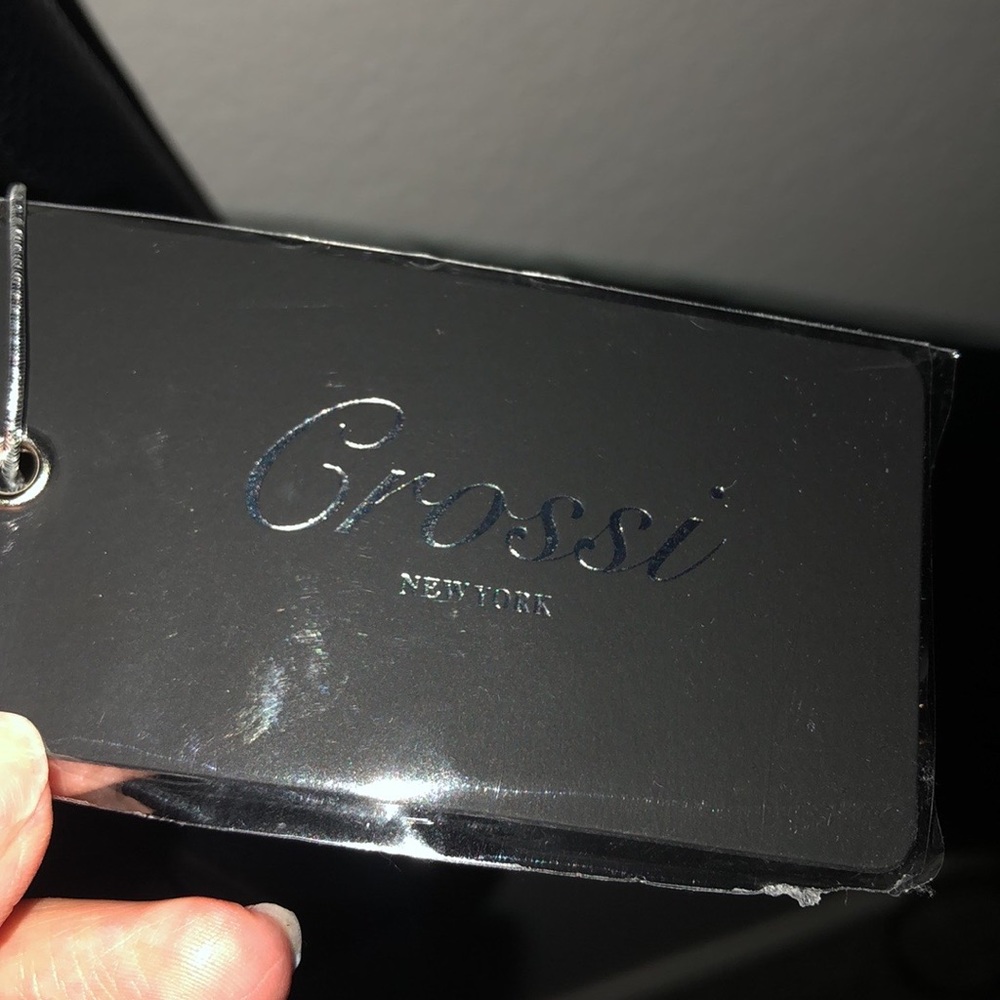 Donated. Crossbody leather purse - Picture 4 of 16